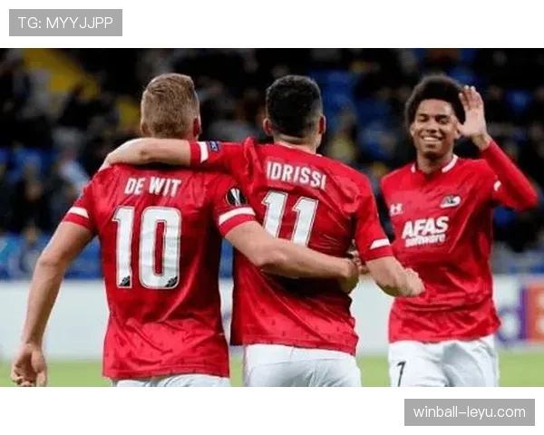 沙勒罗瓦防线表现稳健,防守战术成效显著引关注 沙勒罗瓦防线表现稳健,防守战术成效显著引关注