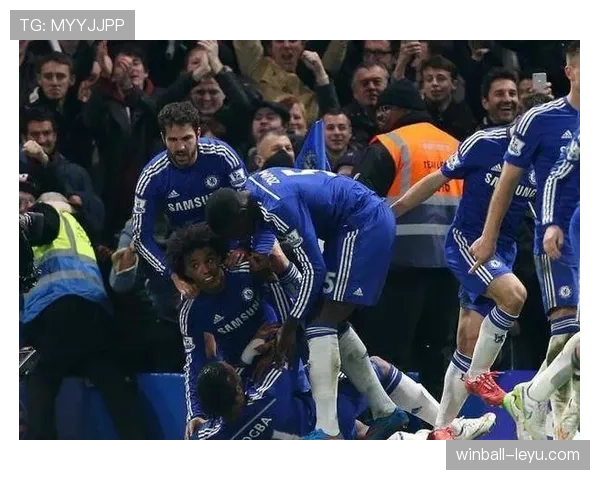 曼联赢球难掩隐患,防守漏洞与中场失控问题持续显现 曼联赢球难掩隐患,防守漏洞与中场失控问题持续显现