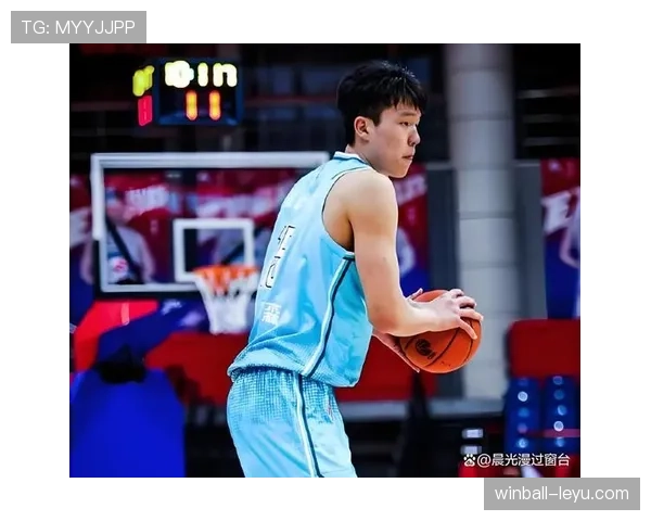 杨瀚森无球策应提升内线效率，对比传统中锋打法显差异